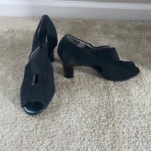 Black peep toes